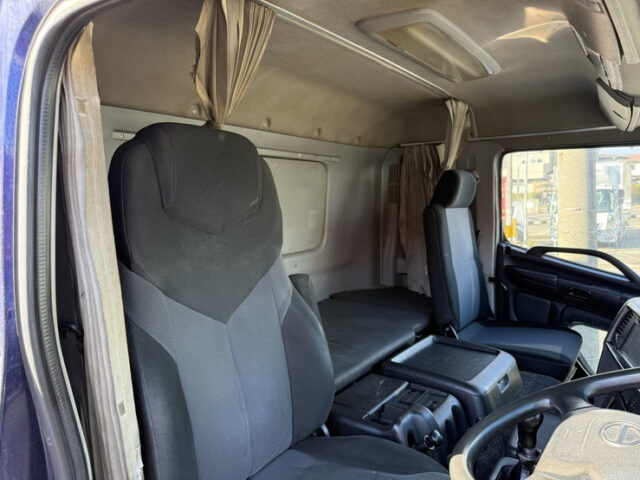 日野：プロフィア：冷凍バン：メッキ多数：サブエンジン：ジョロ4キーストン