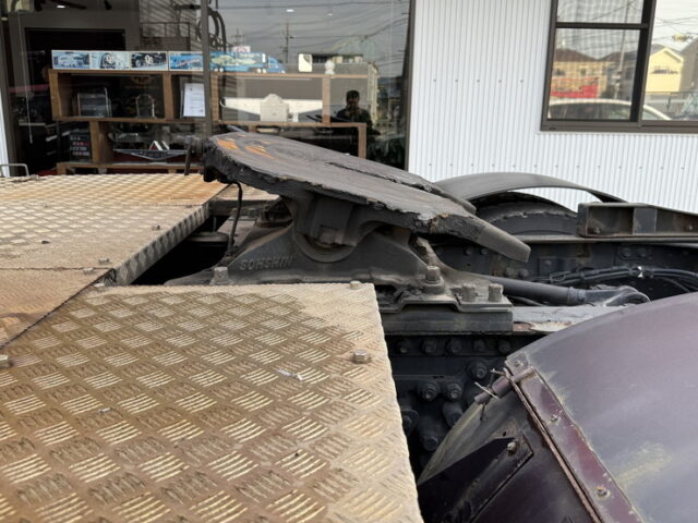 17スーパーグレート：ハイルーフ：トレーラーヘッド：ブタ鼻：第5輪荷重11.500㎏