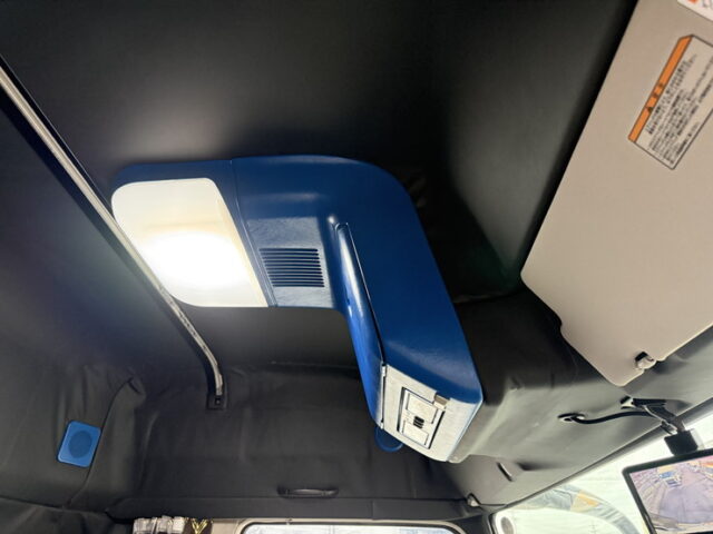 17スーパーグレート：ハイルーフ：ウィング：プレミアムライン：リア門口ステンレス