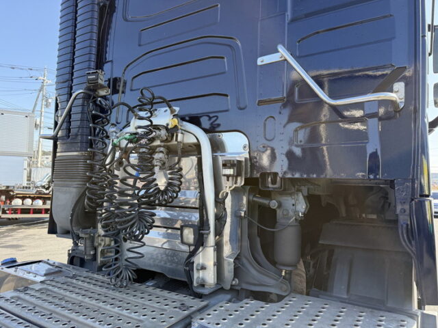 【委託販売】VOLVO:トレーラーヘッド:シングル:アルミホイール:架装多数