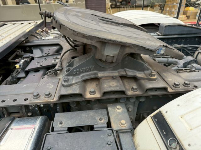 日野:17プロフィア:ハイルーフ:トレーラーヘッド:第5輪荷重11.500㎏:車検7月迄