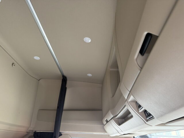 日野：17プロフィア：ハイルーフ：ウィング：未使用：アルミホイール：リア門口ステンレス