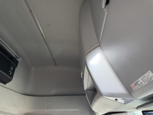 いすゞ：ギガ：ハイルーフ：ウィング：アルミホイール：リア門口ステンレス：低走行