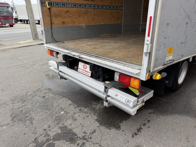 日野：デュトロ：バン：ワイドロング：格納ゲート：左スライドドア：AT車：準中型免許