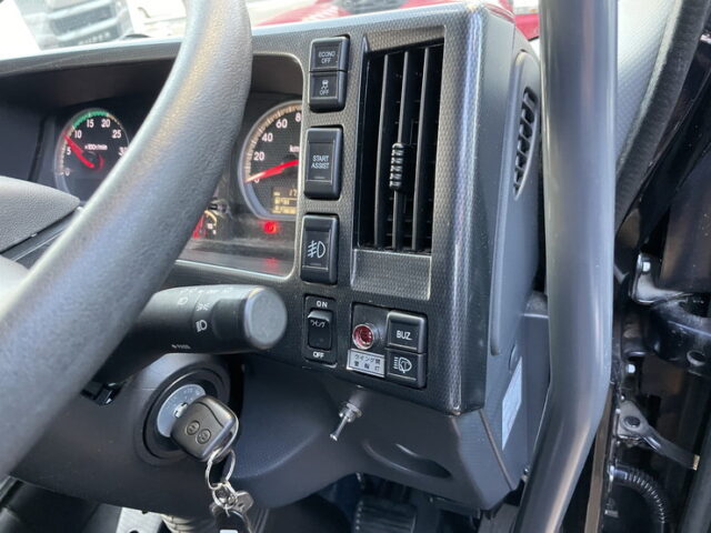 いすゞ：フォワード：増トン：冷凍ウィング：6600ボデー：エアサス：サーモキング製冷凍機