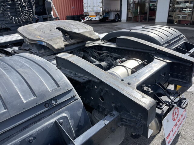 日野：17プロフィア：ハイルーフ：トレーラーヘッド：アルミホイール：ブタ鼻