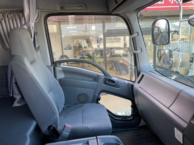 いすゞ:フォワード:ワイド:210馬力:アルミウィング:格納パワーゲート:リアエアサス:アルミホイール