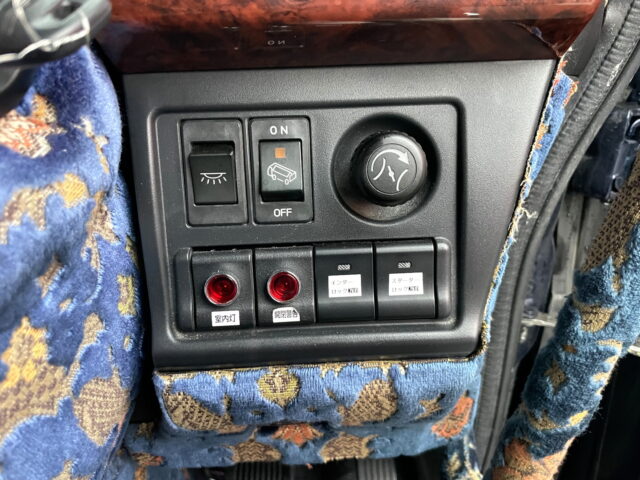 日野　17プロフィア　ハイルーフ　ウィング　造りボデー　1M10アオリ　内装生地張り