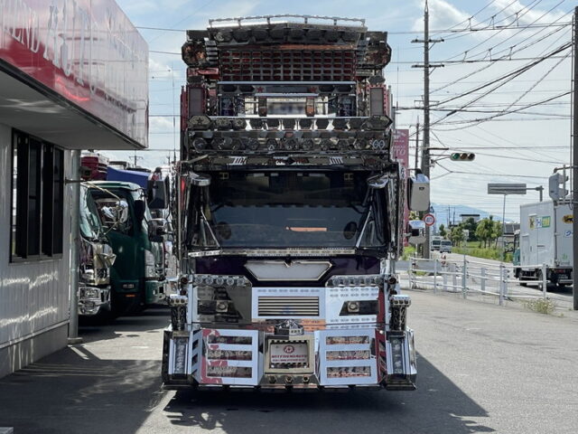 いすゞ：フォワード：デコトラ：キャンピング登録：箱内部屋仕様：マニ割り