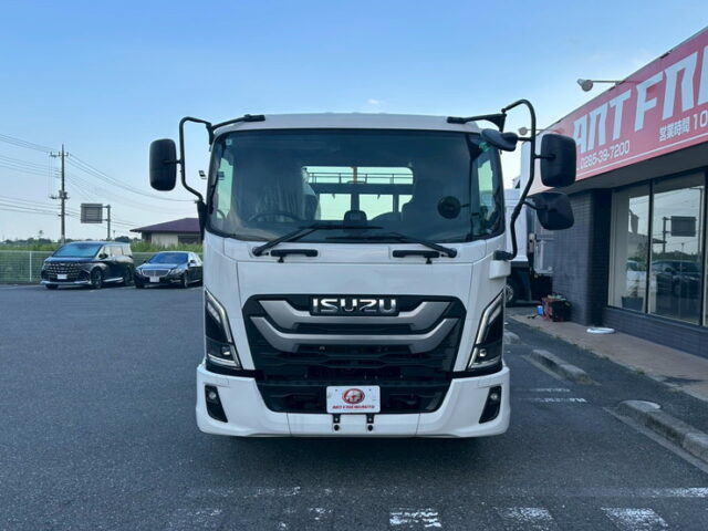 いすゞ：フォワード：登録済未使用：アームロール：3人乗り：ベッドレス：積載3.750㎏