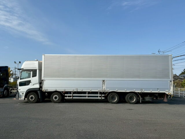 UDトラックス：クオン：ハイルーフ：ウィング：メッキ多数：木床：ラッシング2段