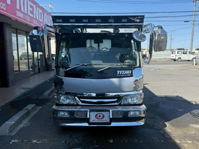 タイタンダッシュ：平ボデー：架装多数：標準幅：アオリステンレス張り：マニ割り