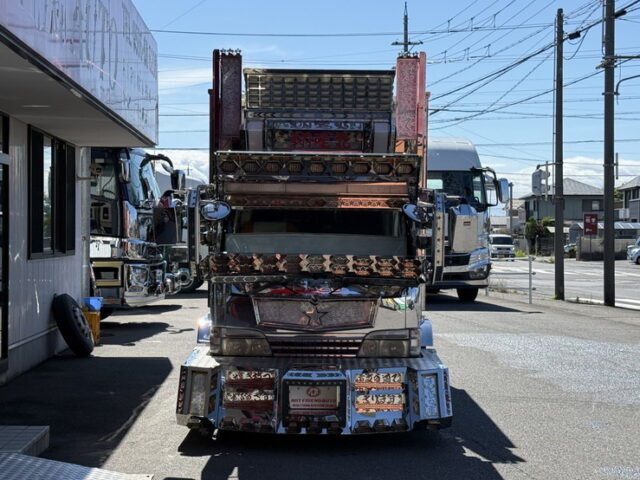 【現状販売】日産：アトラス：デコトラ：キャンピング仕様：マニ割り：Fバンパー昇降機