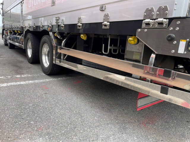 H30 UDクオン　アルミウィング　リア門口ステンレス　アルミホイール