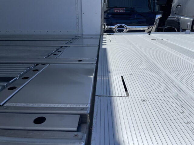 17スーパーグレート　ハイルーフ　冷凍ウィング　未登録未使用　造りボディ　格納ゲート付