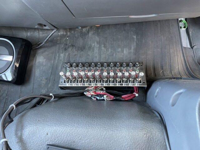 いすゞ　エルフ　ウィング　架装多数　波板ステンレス　造りボディ　ワイド