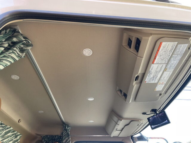 日野　17レンジャー　ウィング　6200ワイド　後輪エアサス　格納ゲート付　240馬力