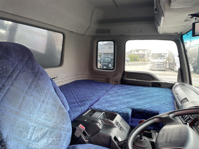 いすゞ　ギガ　ハイルーフ　冷凍バン　サブエンジン　両側観音扉　ステンレス多数