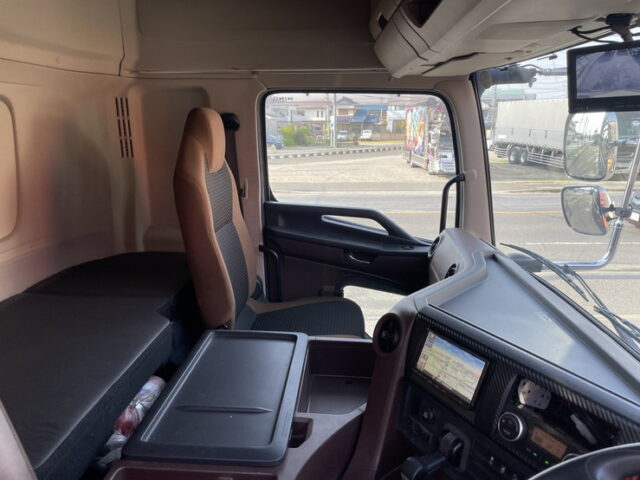 日野：17プロフィア：ハイルーフ：ウィング：メッキ多数：アルミホイール