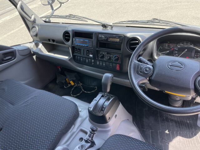 日野：デュトロ：アルミバン：ワイドロング：木床：横扉：150馬力：AT車