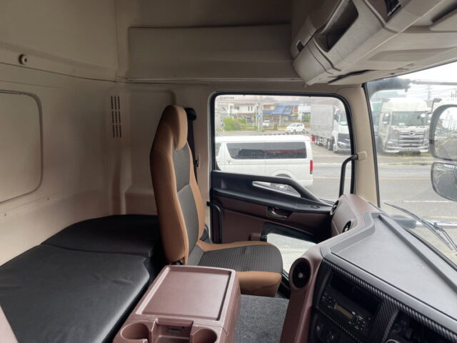 日野：17プロフィア：ハイルーフ：ウィング：メッキ多数：リア門口ステンレス：E13C