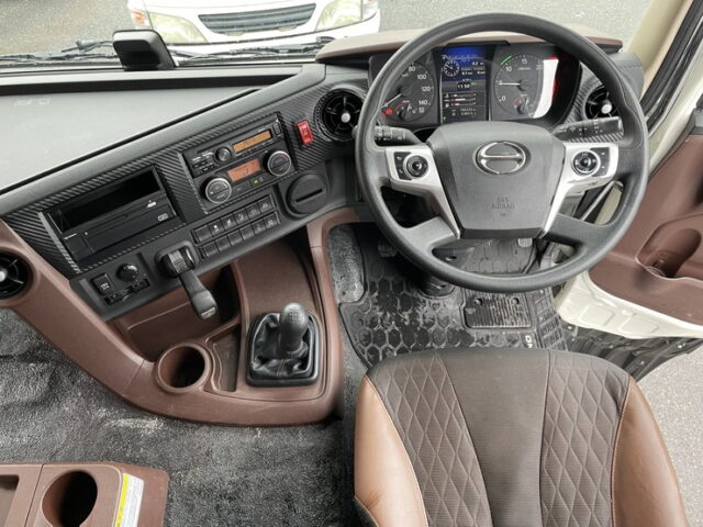 日野：17プロフィア：アルミウィング：ハイルーフ：7MT：リア門口ステンレス：アルミホイール：フロントバイザー ステンレス多数