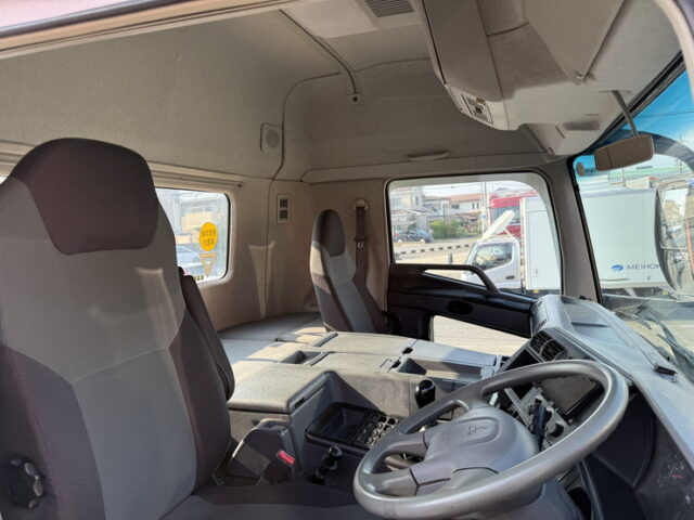 スーパーグレート：ハイルーフ：トレーラーヘッド：メッキ多数：アルミホイール：7速MT