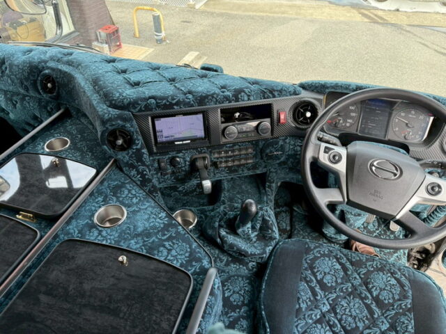 日野:17プロフィア:ハイルーフ:ウィング:メッキドア:アルミホイール:リア門口ステンレス