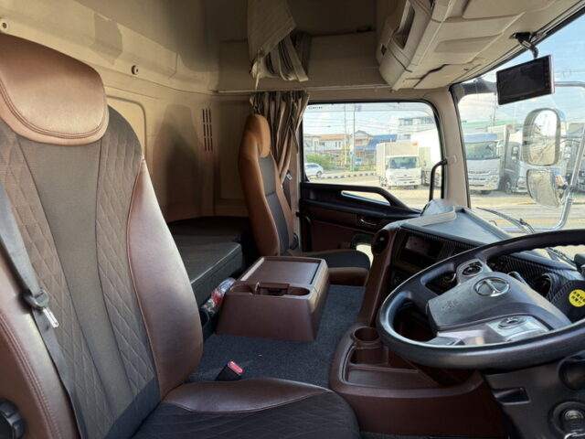 日野：17プロフィア：ハイルーフ：ウィング：メッキ多数：ステンレス多数：リア門口ステンレス