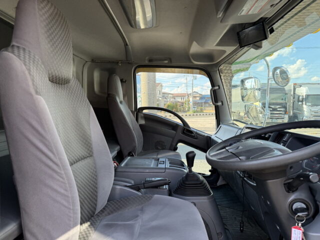 いすゞ：フォワード：6200ワイド：ウィング：木床：アルミホイール：240馬力：エアサス