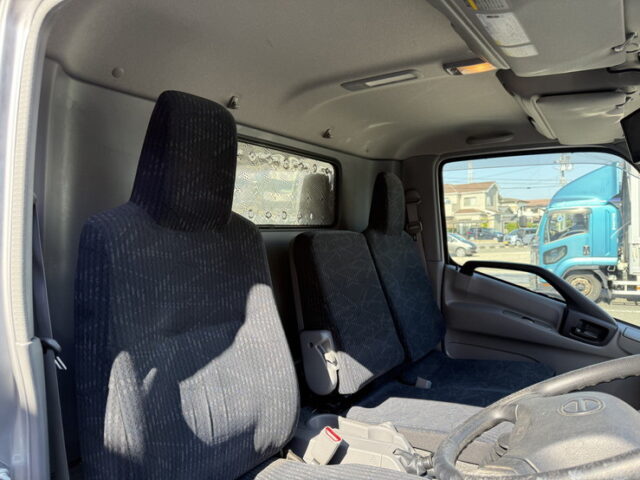 日野：デュトロ：ウィング：ワイドロング：180馬力：ステンレス多数：2.950㎏積