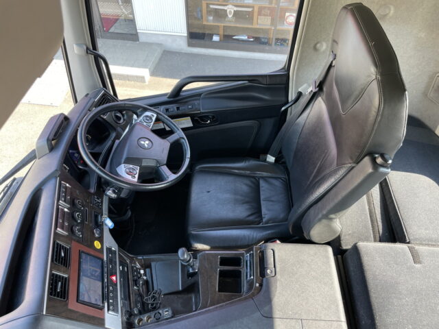 17スーパーグレート トレーラーヘッド プレミアムライン 第5輪荷重11.500㎏ ブタ鼻