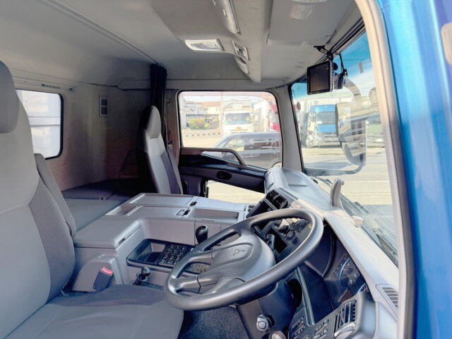 スーパーグレート：ウィング：メッキ多数：アルミホイール：ステンレス床：7速MT