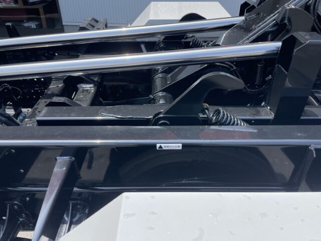 いすゞ：フォワード：登録済未使用：アームロール：3人乗り：ベッドレス：積載3.750㎏