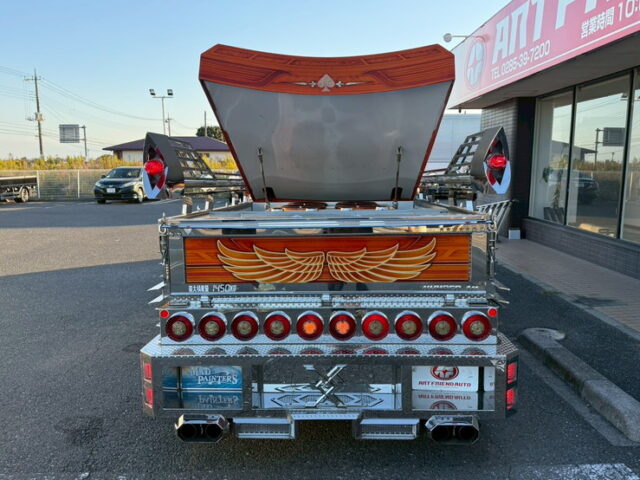 いすゞ：エルフ：イベント車：架装多数：カスタムペイント：荷台トランク仕様：マニ割り