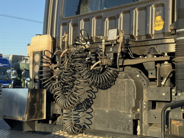 17スーパーグレート：ハイルーフ：トレーラーヘッド：アルミホイール：第5輪荷重11.500㎏