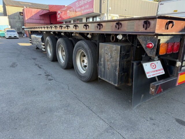 東邦：トレーラー：まな板：3軸：スタンション多数：内フック多数：最大積載量27.500㎏