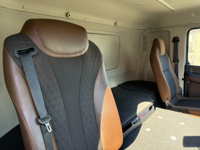 日野：17プロフィア：冷凍バン：メッキ多数：サブエンジン：ジョロ4キーストン