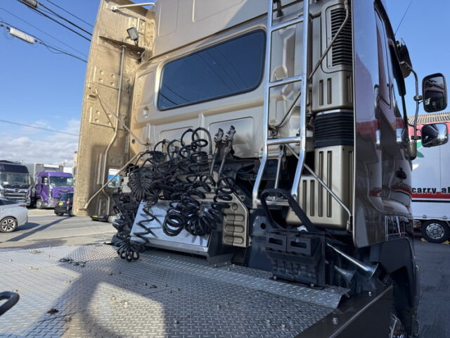 日野：プロフィア：ハイルーフ：トレーラーヘッド：エアロ付：エアサス：450馬力