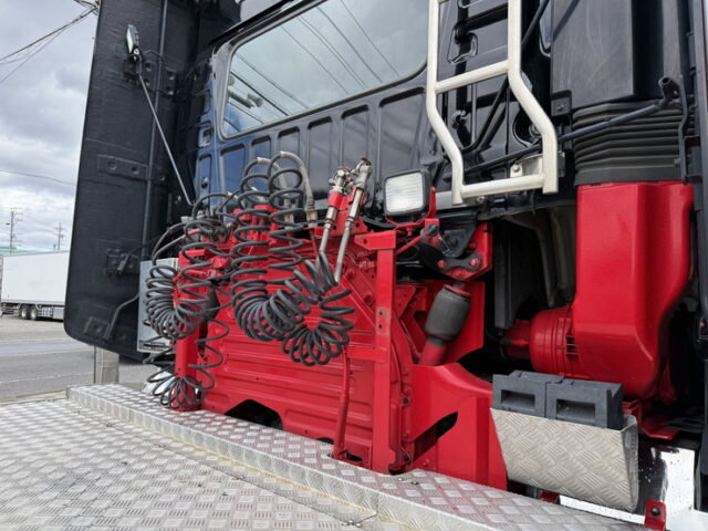 日野:17プロフィア:ハイルーフ:トレーラーヘッド:架装多数:アルミホイール