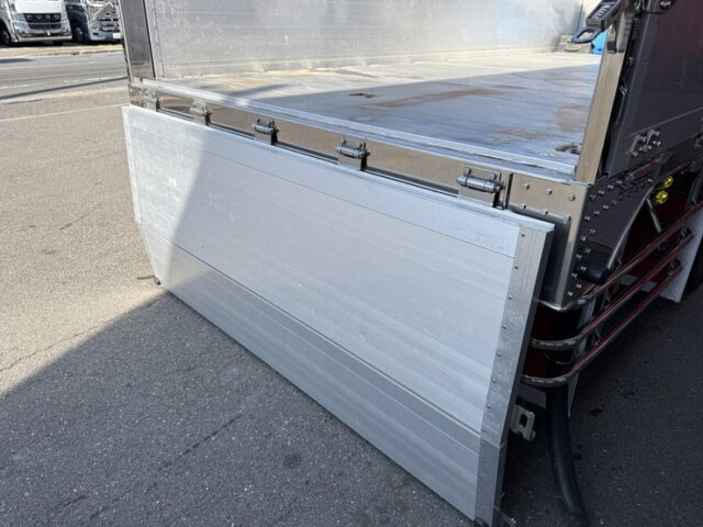 ファイター:増トン:クレーン:セミワイド:5Mボデー:架装多数:270馬力