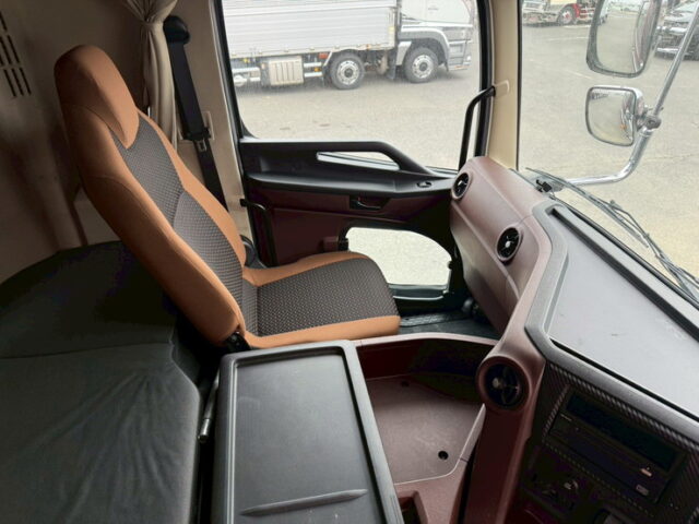 日野：17プロフィア：ハイルーフ：トレーラーヘッド：第5輪荷重11.500㎏：E13C