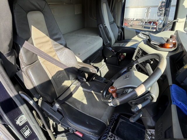 【委託販売】VOLVO:トレーラーヘッド:シングル:アルミホイール:架装多数