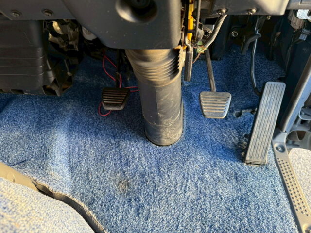 いすゞ:エルフ:平ボデー:標準幅:10尺長:マニ割り:ハイグレード:140馬力