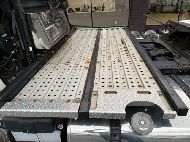 日野:17プロフィア:ハイルーフ:トレーラーヘッド:第5輪荷重11.500㎏:車検7月迄