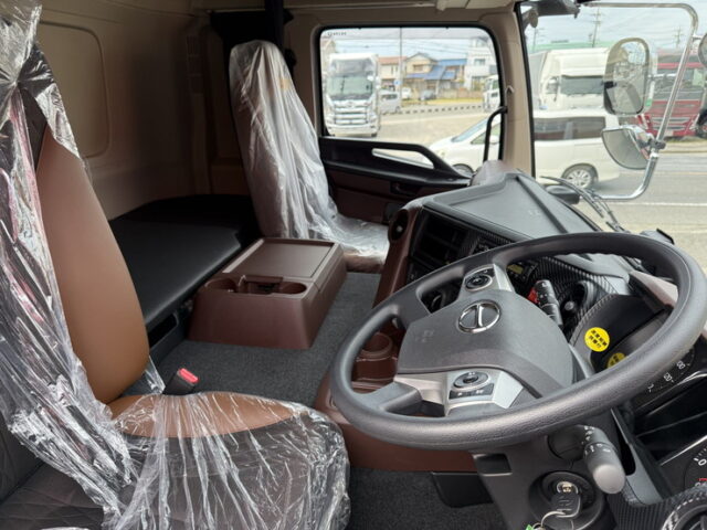 日野：17プロフィア：ハイルーフ：ウィング：未使用：アルミホイール：リア門口ステンレス