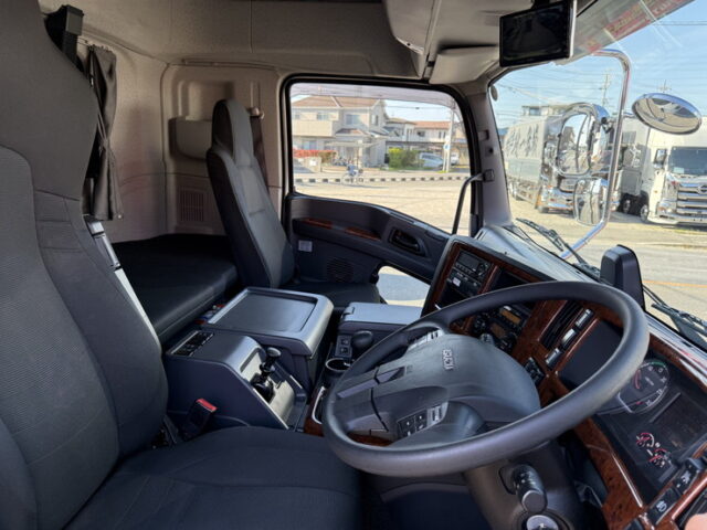 いすゞ：ギガ：ハイルーフ：ウィング：アルミホイール：リア門口ステンレス：低走行