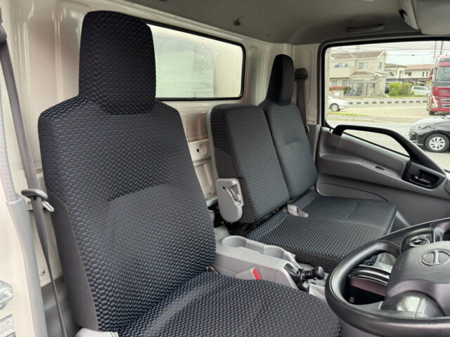 日野：デュトロ：バン：ワイドロング：格納ゲート：左スライドドア：AT車：準中型免許