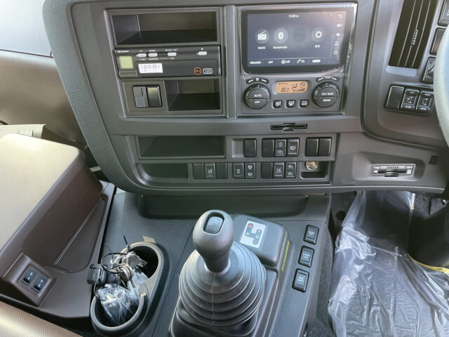 いすゞ　ギガ　ハイルーフ　ウィング　未使用車　アルミホイール　メッキ多数