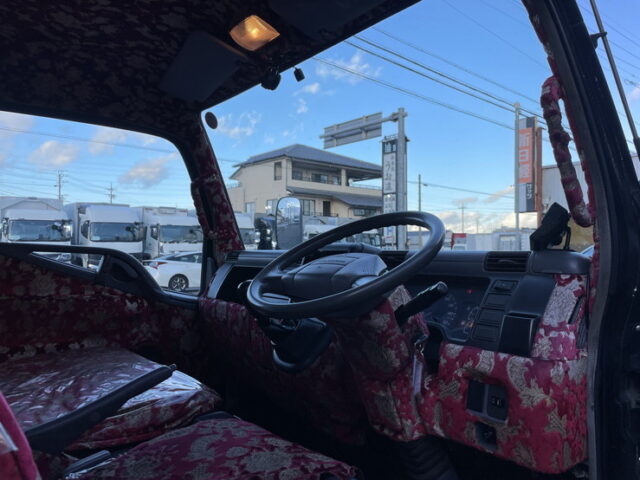 キャンター　平ボデーアルミブロック　標準幅　ロング　6速ＭＴ　生エンジン